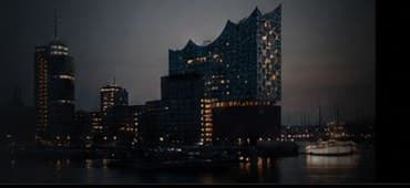 Hamburger Skyline mit der Elbphilharmonie bei Nacht